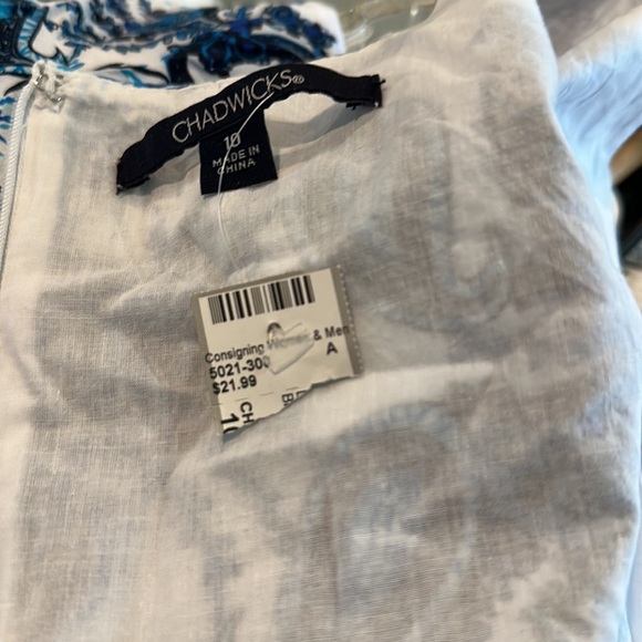 Sleeveless dress zippers in back - Picture 8 of 9